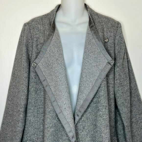 CHICO'S SIZE 1 8/10 GRAY LIGHTWEIGHT ASYMMETICAL SNAP FRONT WOOL BLEND JACKET - Picture 6 of 10